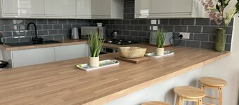 Hollywell Stays, Sea View is situated in Meads Village close to the South Downs