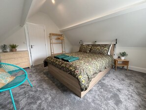 3 chambres, fer et planche à repasser, Wi-Fi, draps fournis