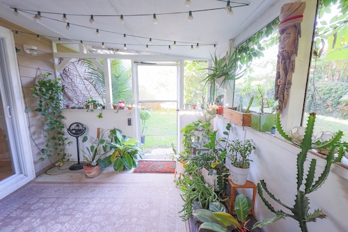 Boho-Style 2 Bed 2 Bath - 5 Mins From The Beach - Fenced In Yard - Pet Friendly