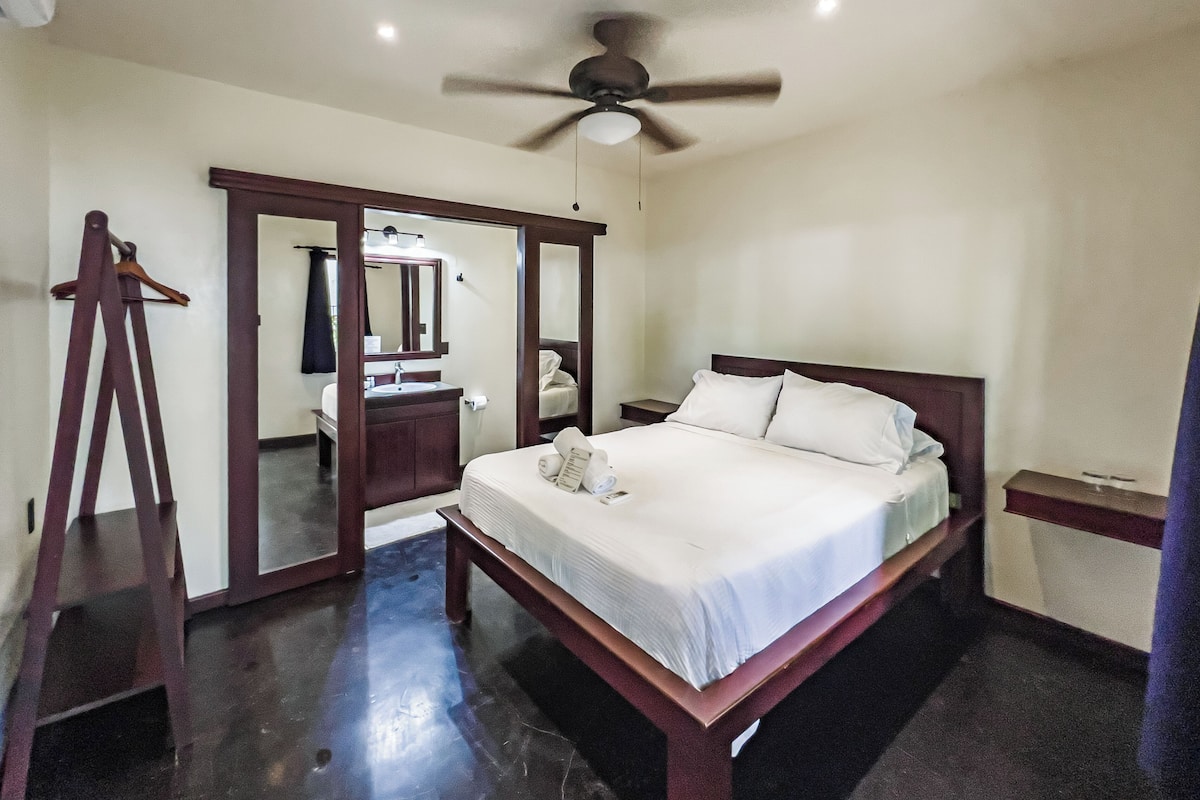 Double Room, 1 Queen Bed