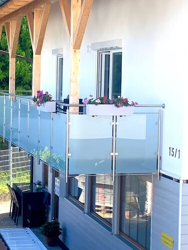 Schönes helles Studio-Appartement mit großem Balkon