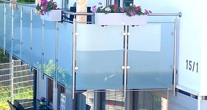 Schönes helles Studio-Appartement mit großem Balkon