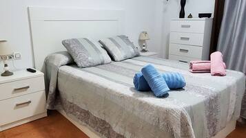 Apartemen, pemandangan kebun | 1 kamar tidur dan Wi-Fi gratis