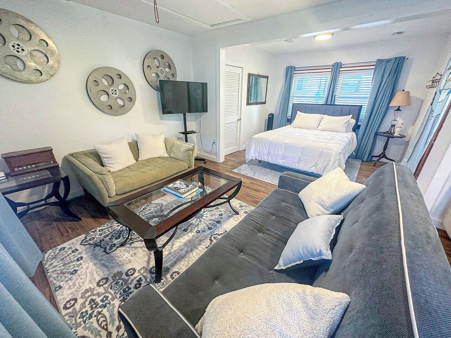 1 dormitorio, tabla de planchar con plancha, wifi y ropa de cama