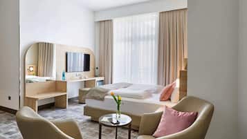 Hochwertige Bettwaren, Daunenbettdecken, Minibar, Zimmersafe