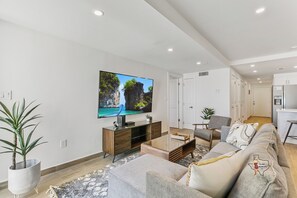 Apartment, 3 Bedrooms, Non Smoking, Kitchen | Living area
