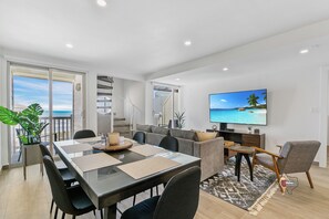 Apartment, 3 Bedrooms, Non Smoking, Kitchen | Living area