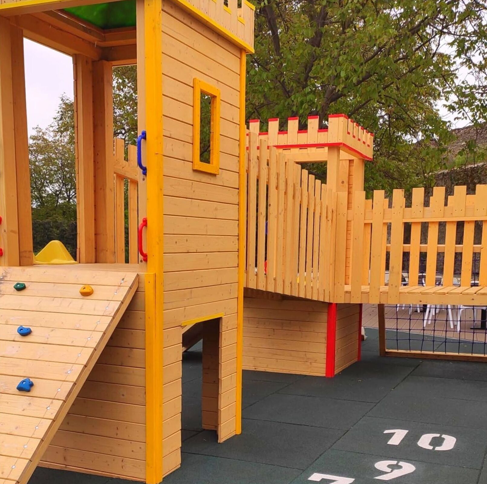 Children’s play area – outdoor