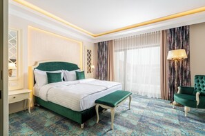 Deluxe Apartment | 1 bedroom, minibar, in-room safe, desk