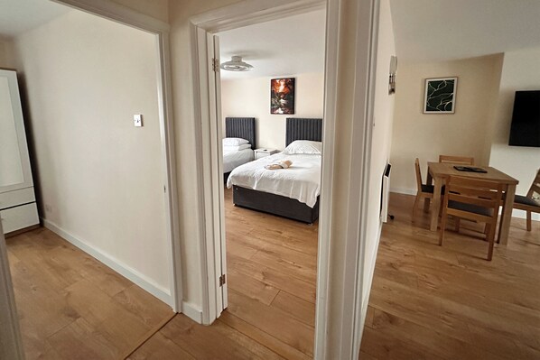 Apartment | 2 bedrooms, free WiFi, bed sheets - 2 Bedroom Apartment-sleeps 6-parking-wifi (Grays)