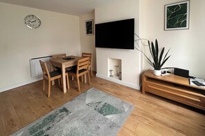 Dining - 2 Bedroom Apartment-sleeps 6-parking-wifi (Grays)