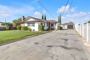 Exterior - Luxury Stay Near Poppy Fields, Aerospace & Antelope Valley (Lancaster)