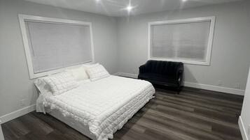 3 chambres, bureau, fer et planche à repasser, accès au Wi-Fi (inclus)