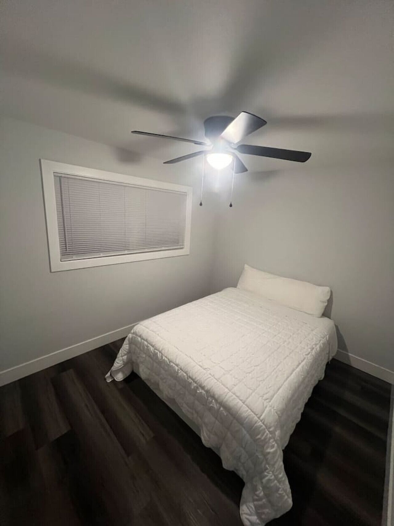 3 habitaciones, escritorio, tabla de planchar con plancha y wifi gratis 