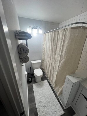 Hair dryer, towels - Luxury Stay Near Poppy Fields, Aerospace & Antelope Valley (Lancaster)