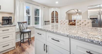 Creek side 3 bedroom house on the Loyalhanna in Ligonier. Close to Idlewild.