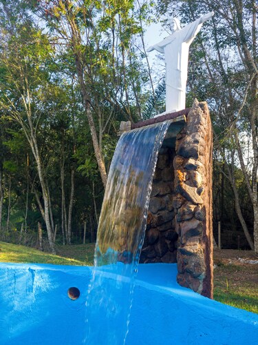 Country house in Extrema with natural water pool, we accept pets