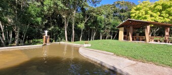 Country house in Extrema with natural water pool, we accept pets