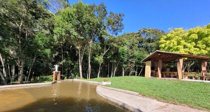 Country house in Extrema with natural water pool, we accept pets