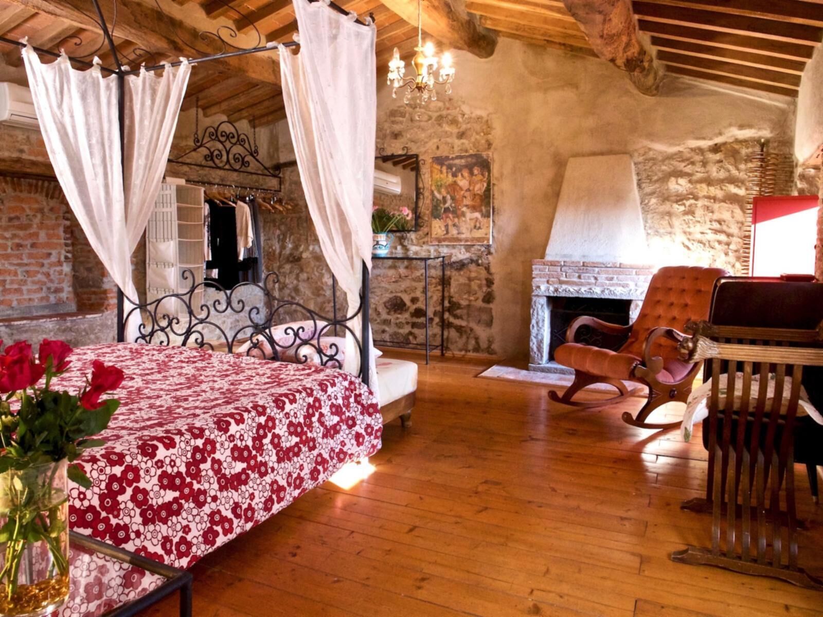 Appartamento Comfort, vista collina, piano elevato | Biancheria da letto di alta qualità, copriletto in piuma