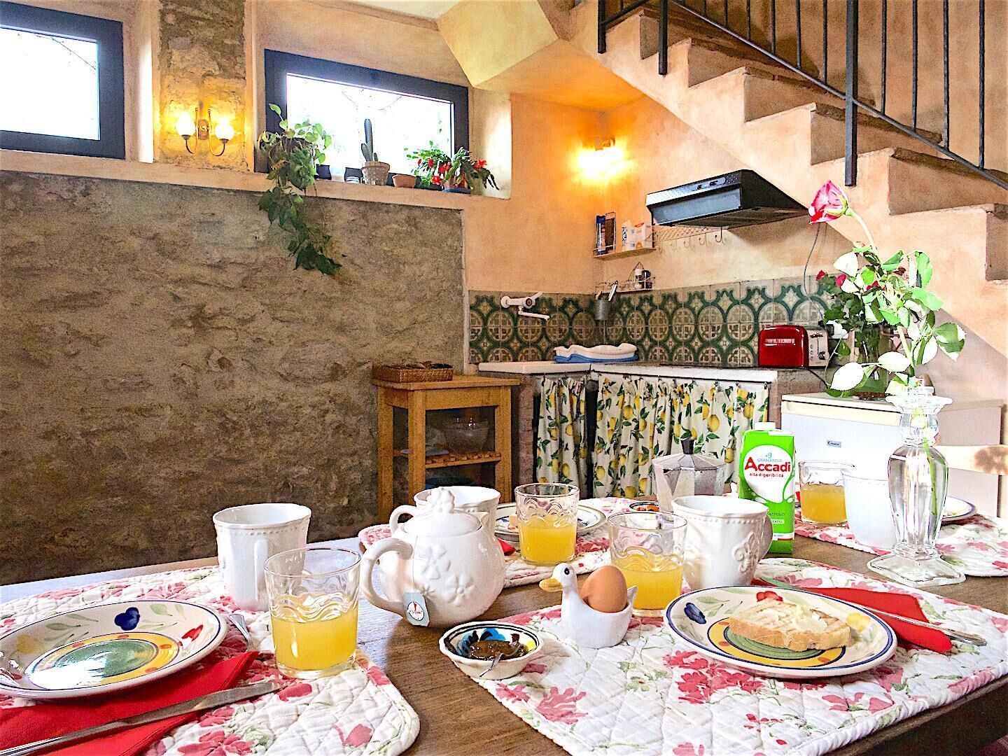 Familien-Maisonette, Balkon, Hügelblick | Eigene Küche | Kühlschrank, Herdplatte, Wasserkocher mit Kaffee-/Teezubehör, Hochstuhl
