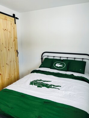 2 bedrooms, WiFi, bed sheets