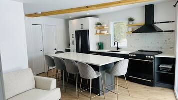 Frigorífic, microones, forn i placa de cuina