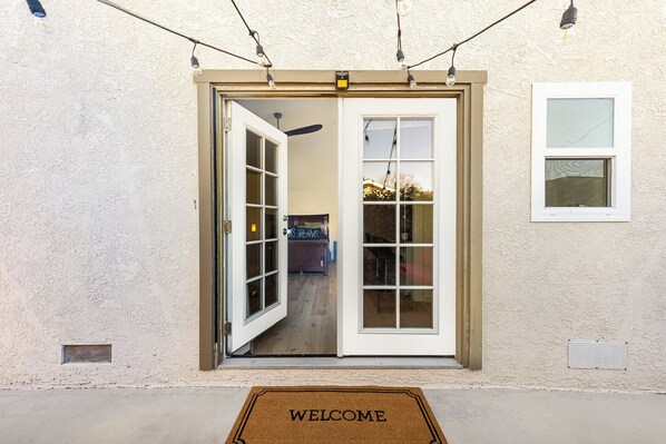 Exterior detail - Luxurious, Spacious, Private studio in Great location! (Orange)