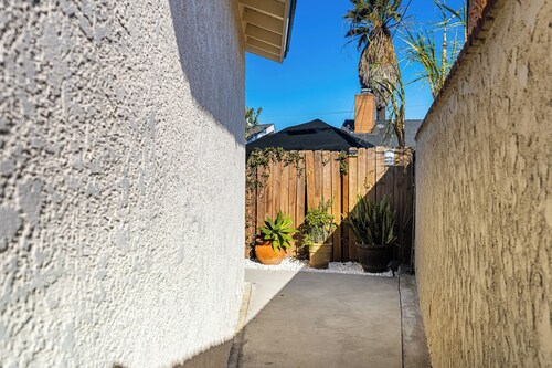 Luxurious, Spacious, Private studio in Great location!