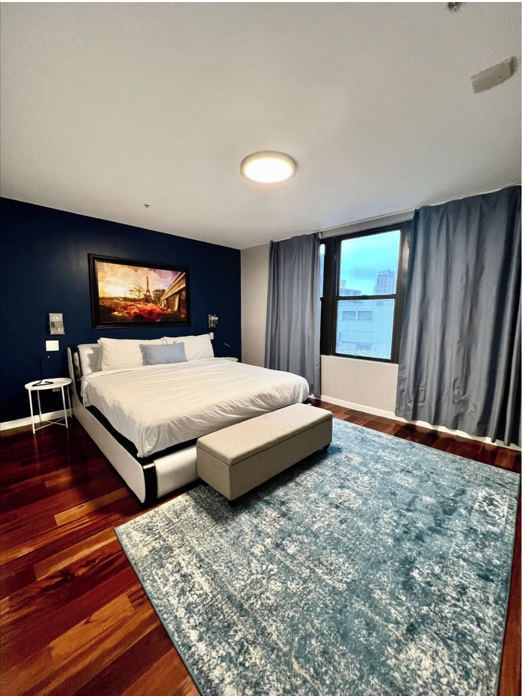 4 bedrooms, iron/ironing board, WiFi, bed sheets