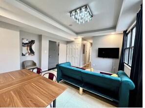 Interior - Funky & Bright 4 Bed Apt in Prime location! (Philadelphia)