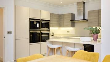 Rumah | 4 kamar tidur