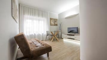 Apartment | Living area | TV