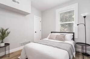 2 makuuhuonetta, työpöytä, silitysrauta/-lauta, Wi-Fi