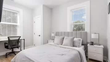 2 bedrooms, desk, iron/ironing board, WiFi