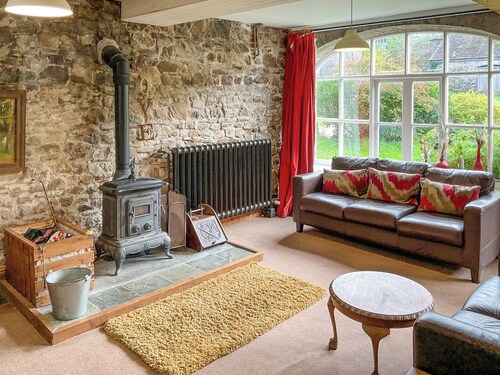 3 bedroom accommodation in Llandybie
