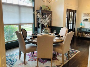 Dining - Cozy ranch home w/ screened-in porch perfect for your Derby stay! (Simpsonville)