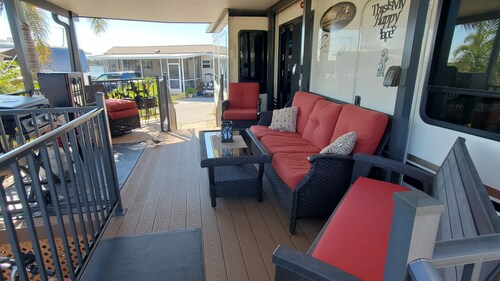 Cozy 55 and over campground in Punta Gorda -WiFi, AC, pool access, bocce courts