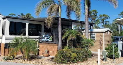 Cozy 55 and over campground in Punta Gorda -WiFi, AC, pool access, bocce courts