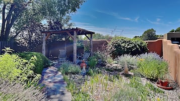 House (3 Bedrooms) | Property amenity