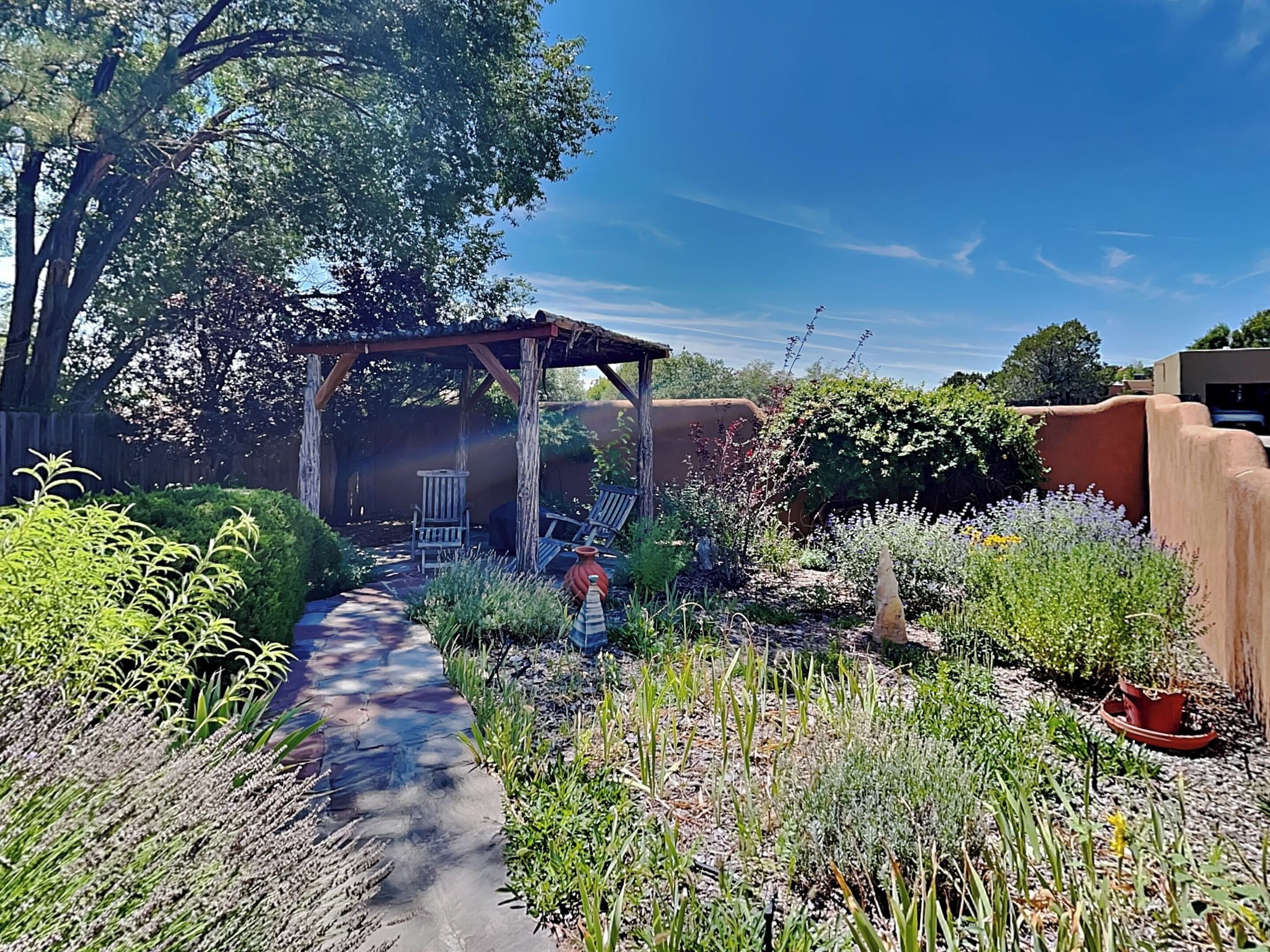 House (3 Bedrooms) | Property amenity