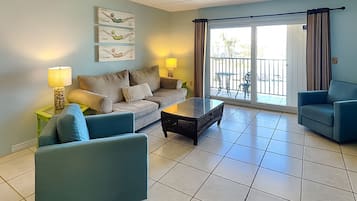 Condo (2 Bedrooms) | Property amenity