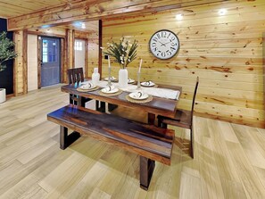 Studio (3 Bedrooms) | Diverse