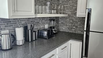 Fridge, microwave, oven, coffee/tea maker