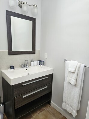 Shower, towels - 216A Upper Level (Jolly Harbour)