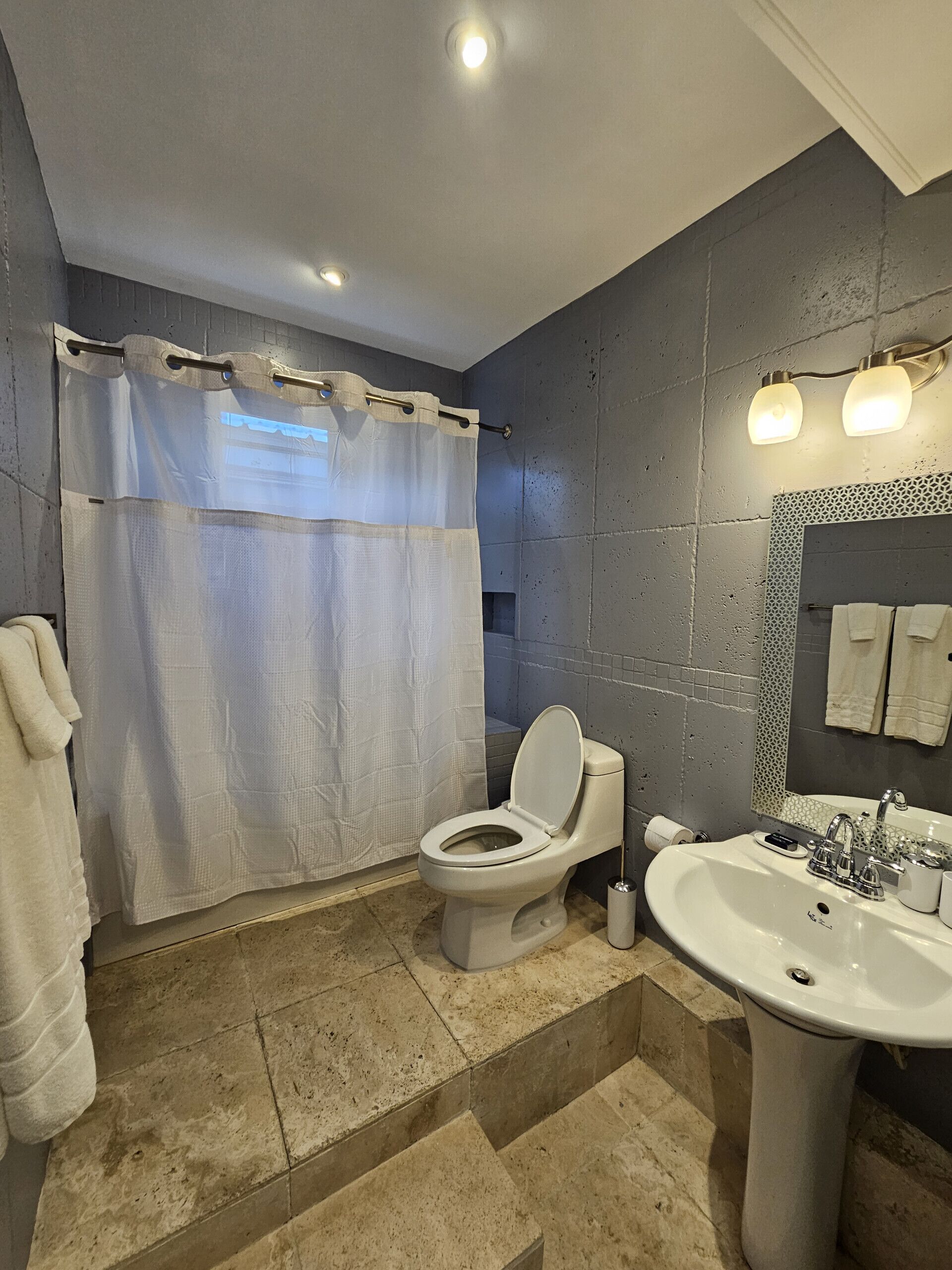 Dusche, Haartrockner, Handtücher