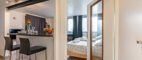 Fer et planche à repasser, Wi-Fi gratuit, draps fournis