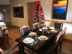 Dining - Clear Rivers and Rolling Hills Await You in the Beautiful Ozarks (Branson)