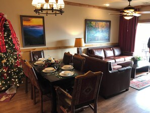 Dining - Relax in the Beautiful Ozarks. (Branson)