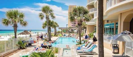 Condo (2 Bedrooms) | Property amenity